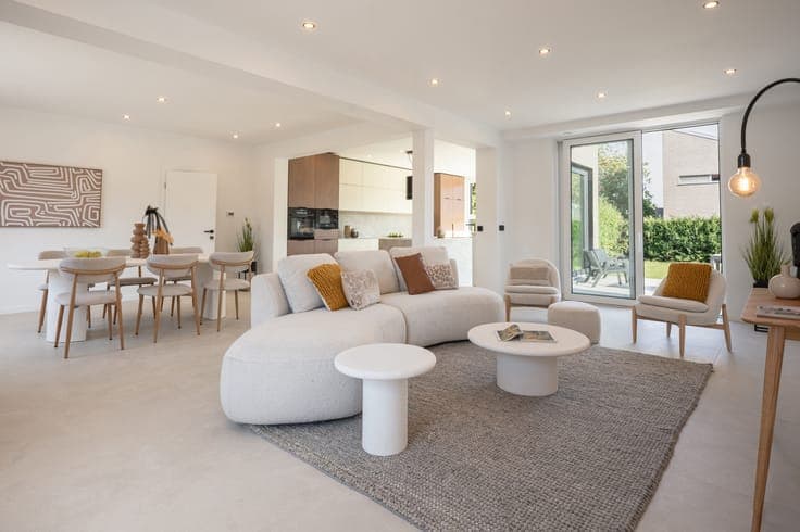 Fully renovated villa with 4 bedrooms, a study and a garden