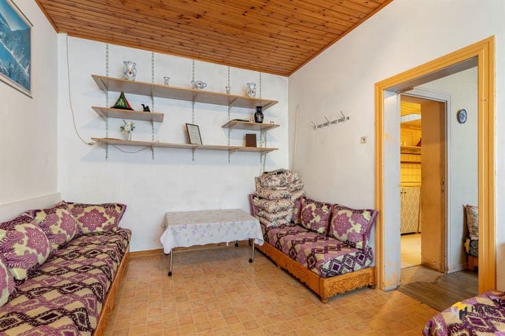 House to renovate (199 m²) with 4 bedrooms, 3 bathrooms and
