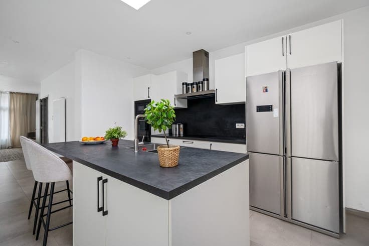 Gerenoveerde woning met tuin en polyvalent bijgebouw te Reet