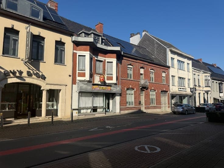 Voormalig café met woonst in het centrum van Ingelmunster!