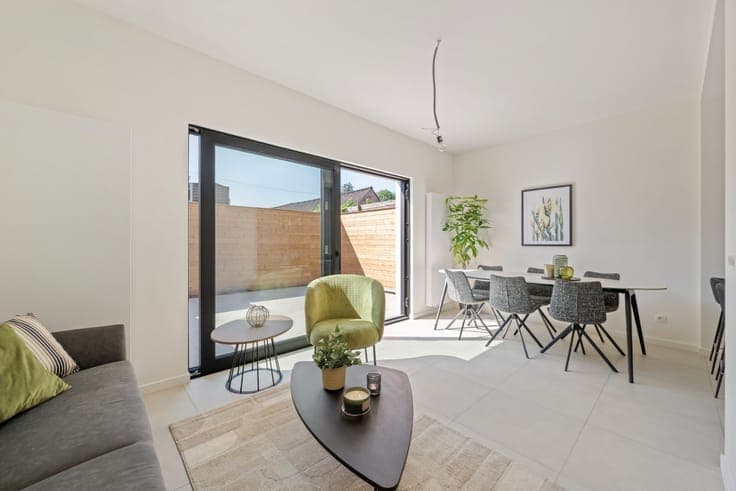 Turnkey home with 4 bedrooms, 2 bathrooms, garage, and 2 su
