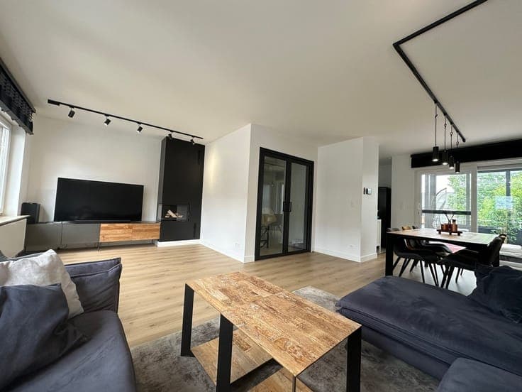 INSTAPKALRE 3 GEVEL WONING MET GARAGE