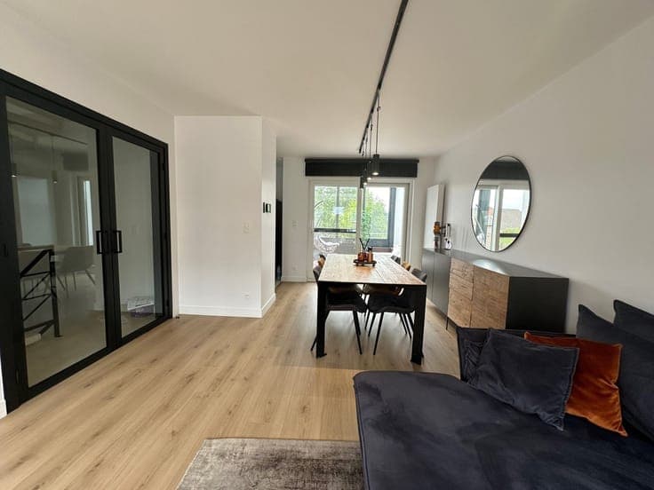 INSTAPKALRE 3 GEVEL WONING MET GARAGE