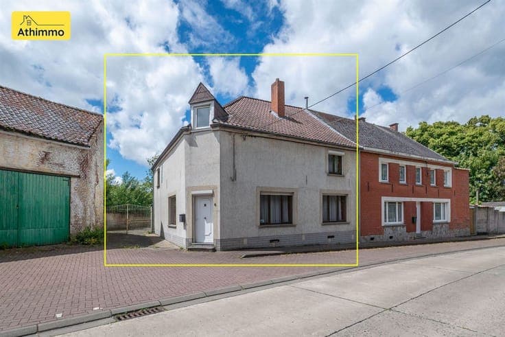 maison de coin avec beau passage latéral et beau jardin fair
