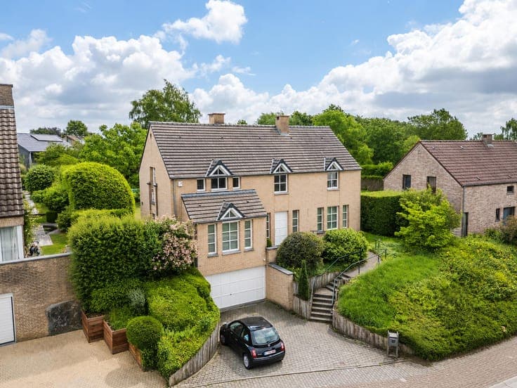 Spacious, bright family villa with swimming pool