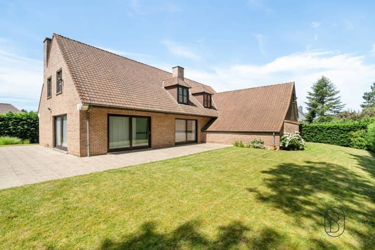 Quality villa with +110 m² workshop in Mouscron
