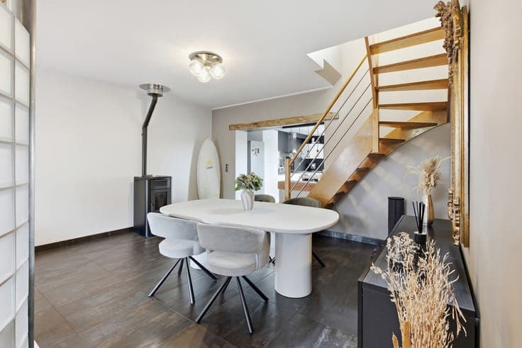 3-bedroom house with garden and cellars in excellent conditi
