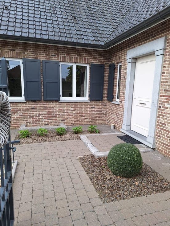 INDRUKWEKKENDE GEZINSWONING MET 4 SLAAPKAMERS EN GROTE GA...