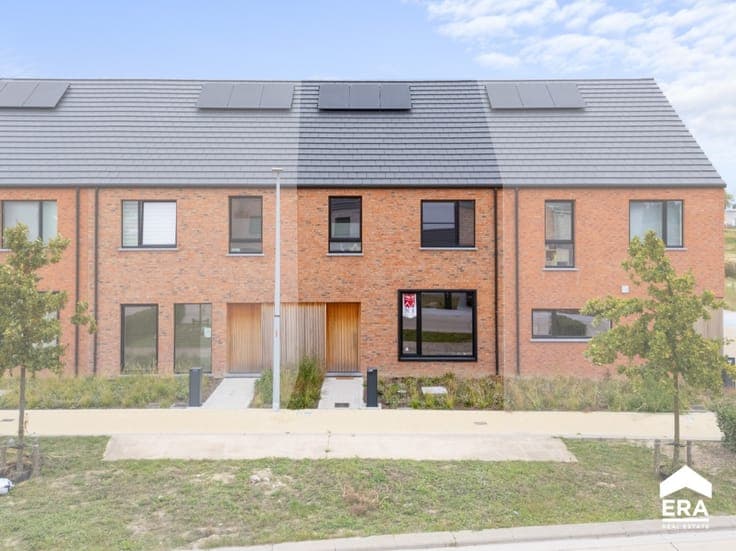 Newly built 4-bedroom home with garden for sale in Roeselare