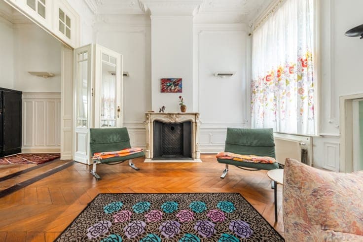 Stately townhouse with exceptional garden, garage and EPC D