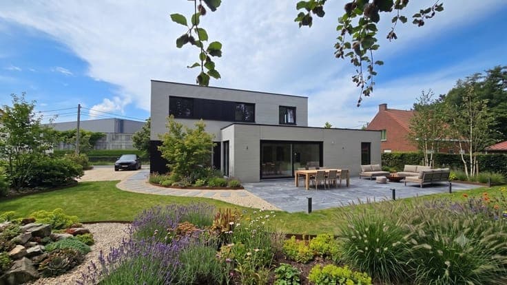 Luxe nieuwbouwvilla te koop op een prachtig perceel van 9...