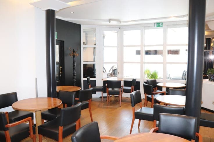 Opbrengsteigendom bestaande uit handelsruimte en duplex a...