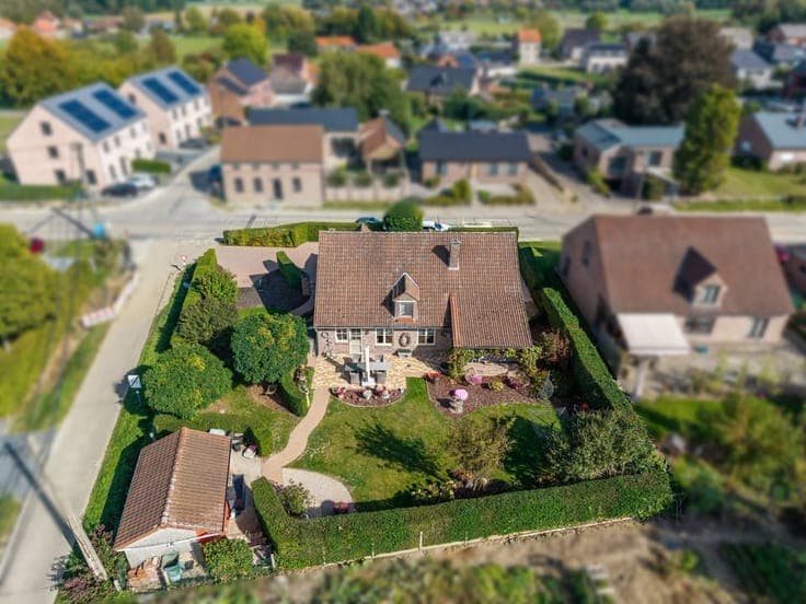 RUIME GEZINSWONING MET 4 SLAAPKAMERS, ZONNIGE TERRASSEN E...