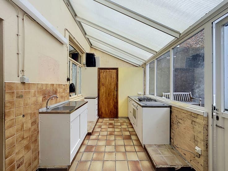 Maison à rénover, 2 chambres, cour, jardin