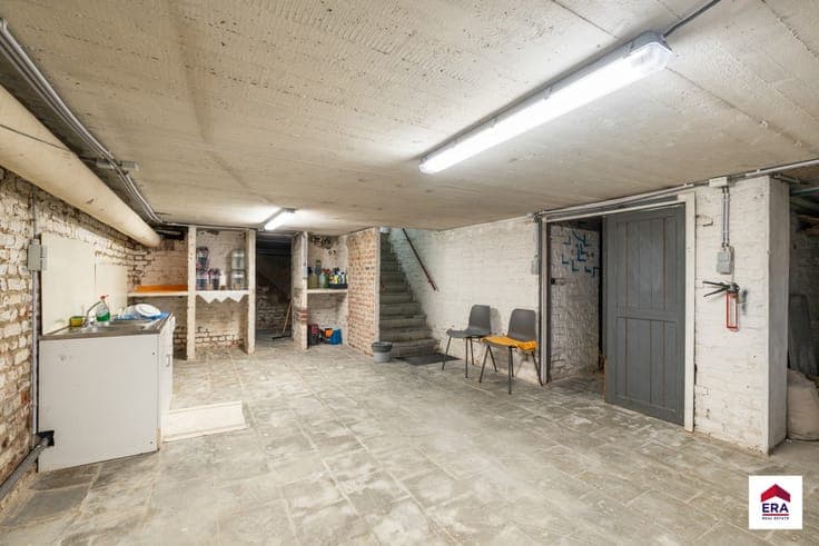 Investment property with 3 app, 1 office & 6 garages