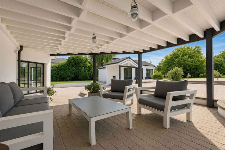An exceptional property in a lush, green setting