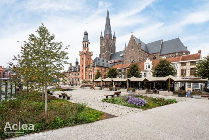 Volledig appartementsgebouw op de Markt van Eeklo