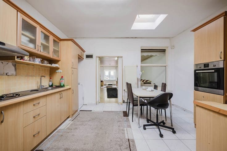 3-bedroom property in Ghent in need of renovation