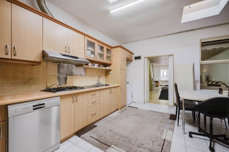 3-bedroom property in Ghent in need of renovation