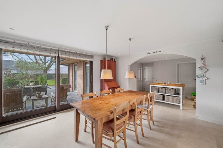 LUXURIOUS, ENERGY-EFFICIENT detached house with a SUBLIME e