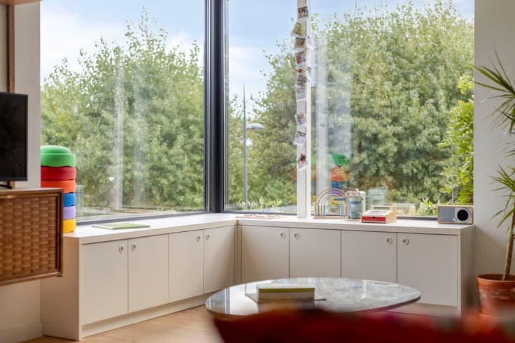 Semi-detached family home in an oasis of greenery near the c