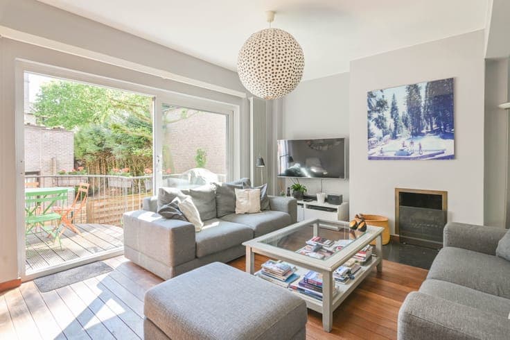 4-bedroom house with garage in Uccle