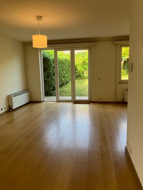 Charming 4bedroom Semi-Detached house with garden and garage