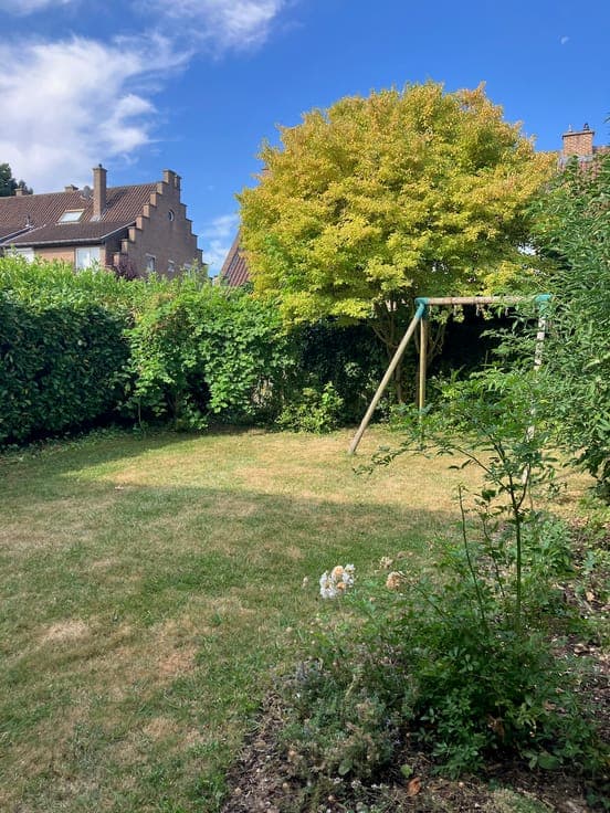 Charming 4bedroom Semi-Detached house with garden and garage