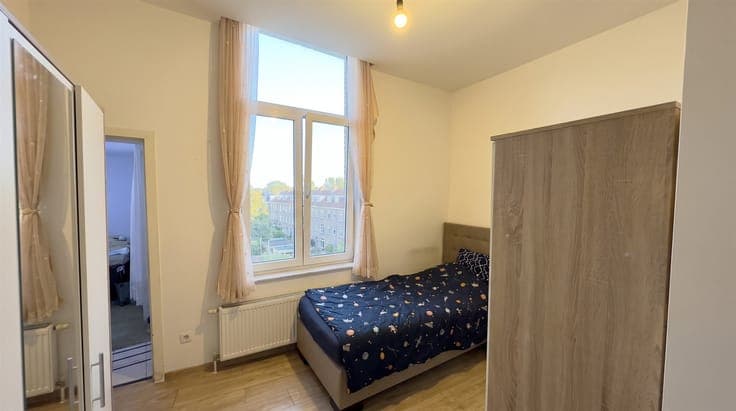 Profitable investment property with 3 apartments and a retai