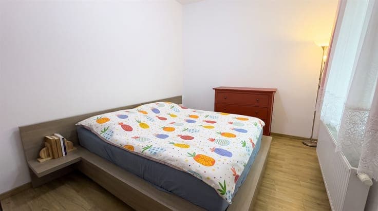 Profitable investment property with 3 apartments and a retai