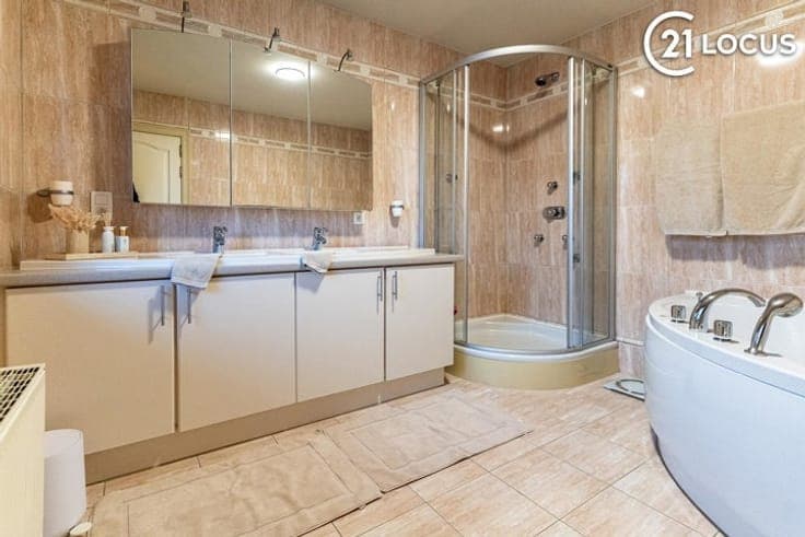 Move-in ready family home with 4 bedrooms, EPC-B solar panel