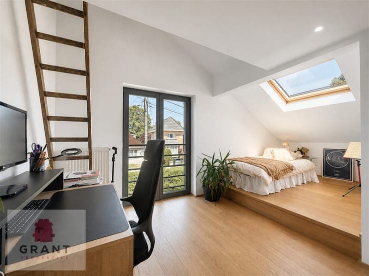 Superb 4 bedroom house with south-facing garden!