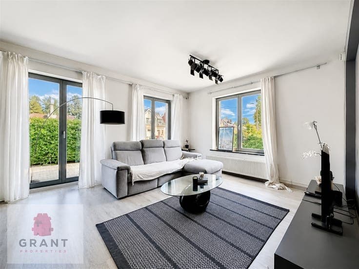 Superb 4 bedroom house with south-facing garden!
