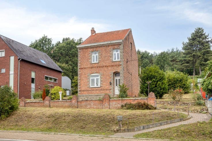Detached property with renovation and extension potential