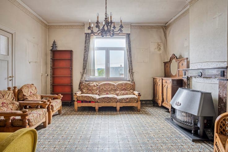 Detached property with renovation and extension potential