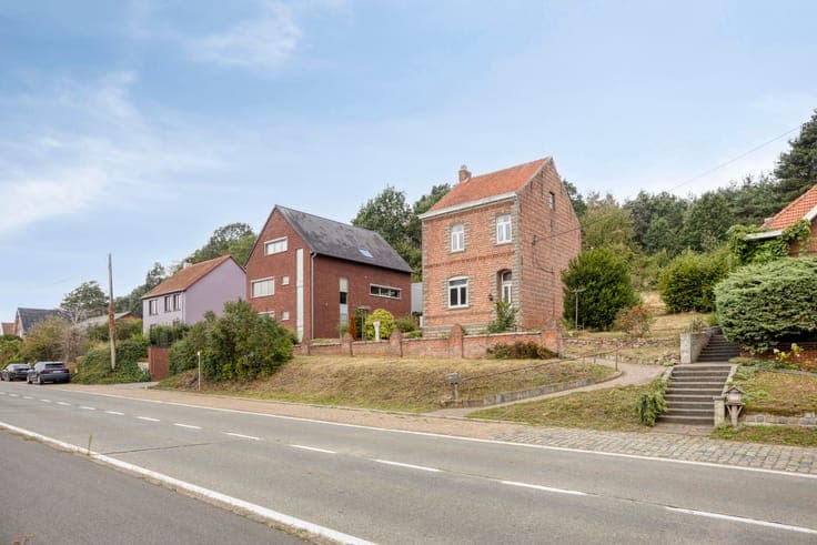 Detached property with renovation and extension potential