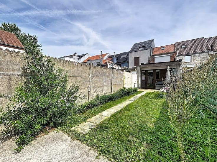 maison avec garage et jardin