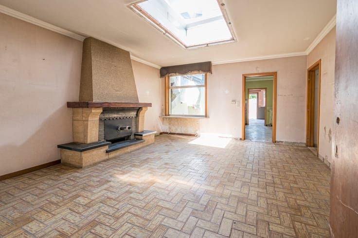 Te renoveren woning met vergunning in Sinaai!
