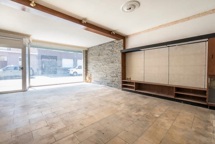 Te renoveren woning met vergunning in Sinaai!