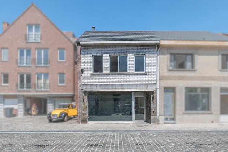 Te renoveren woning met vergunning in Sinaai!