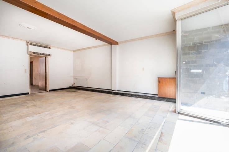 Te renoveren woning met vergunning in Sinaai!