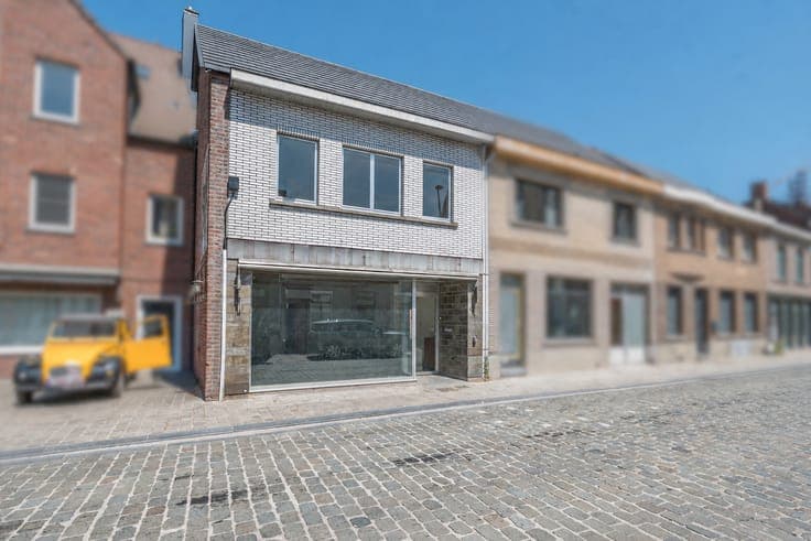Te renoveren woning met vergunning in Sinaai!