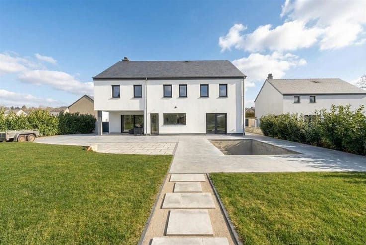 Stunning villa for sale in Musson