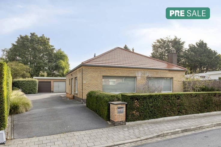 Ready to move in bungalow on 898m² for sale in Wevelgem!