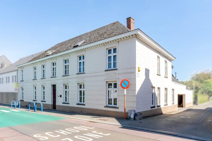 19th-century home with a practice and a courtyard garden