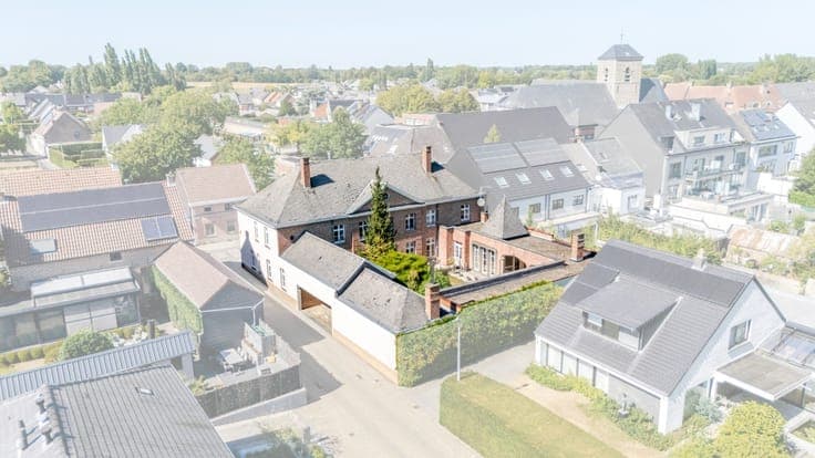 19th-century home with a practice and a courtyard garden
