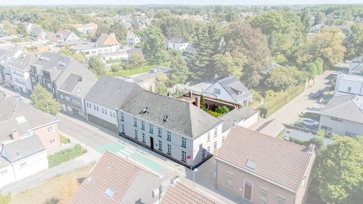 19th-century home with a practice and a courtyard garden