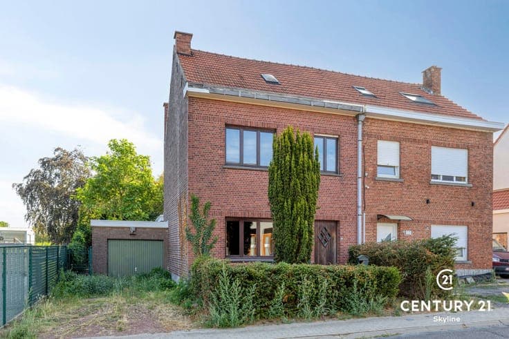 Renovation project with garage & garden: Your dream home!