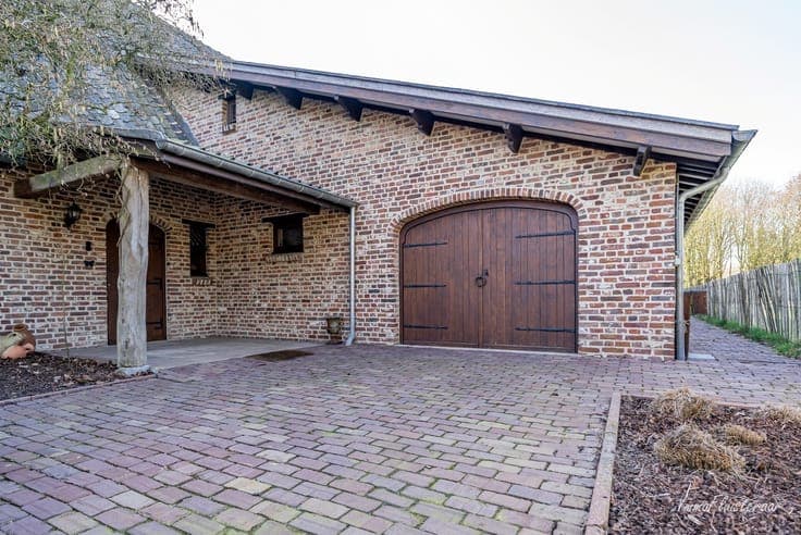 Charming house with meadow on approximately 2.5 hectares in