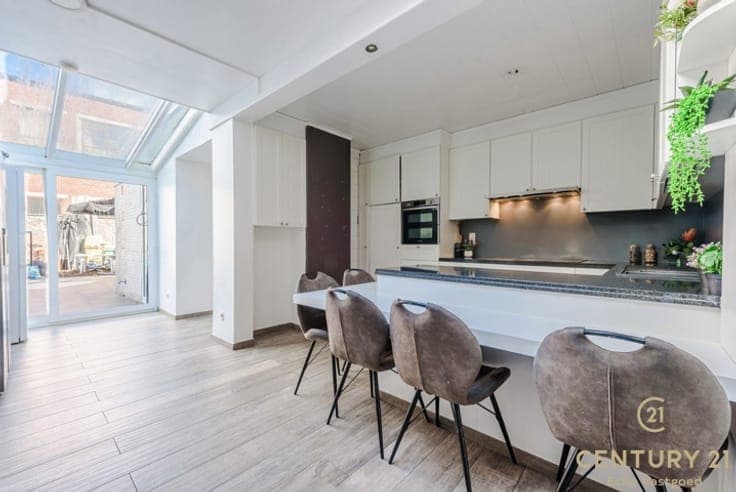Spacious, renovated house with 4 bedrooms and city garden